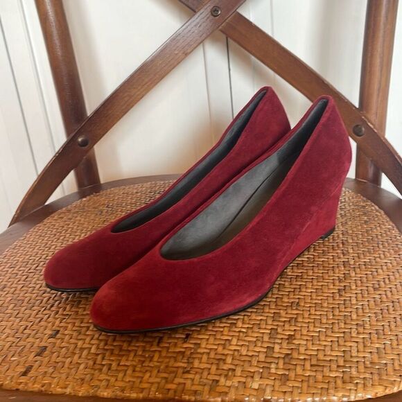 Stuart Weitzman red suede wedge pumps size 7 - Picture 10 of 11